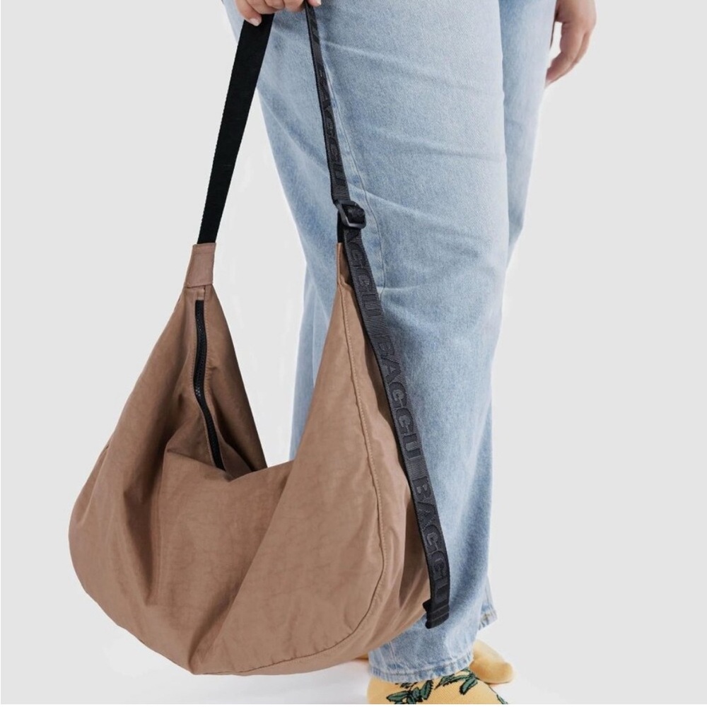SOLD Baggu Large Crescent Bag in Cocoa